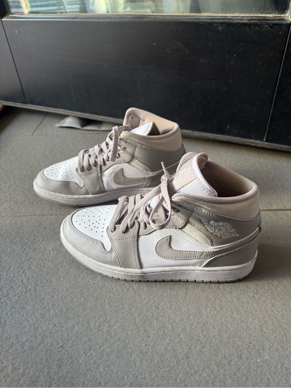 Nike Air Jordan 1 Mid SE White Metallic Silver Grey Women’s 8.5 / Men’s 7